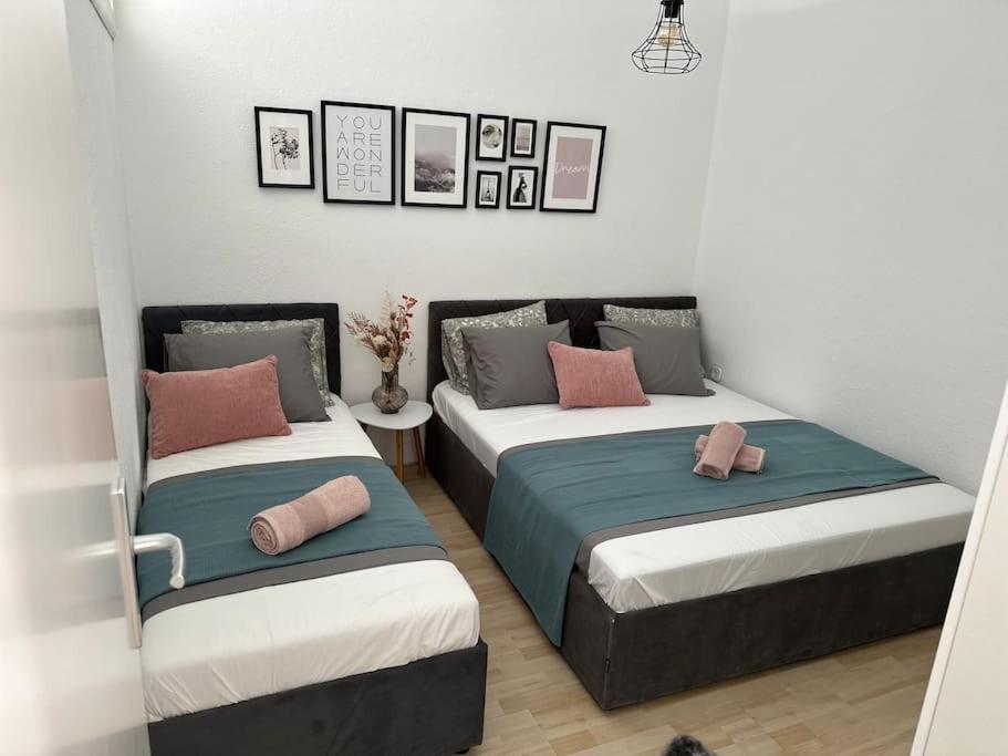 Beautiful Fully Renovated Apartment By The Sea, Large Balcony With Enchanting Views เนอุม ภายนอก รูปภาพ