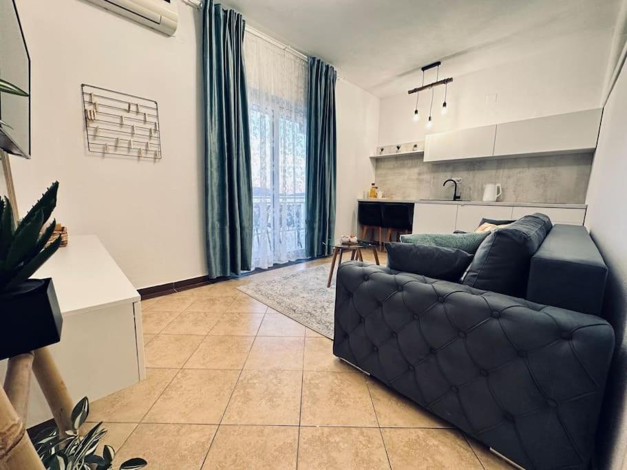 Beautiful Fully Renovated Apartment By The Sea, Large Balcony With Enchanting Views เนอุม ภายนอก รูปภาพ